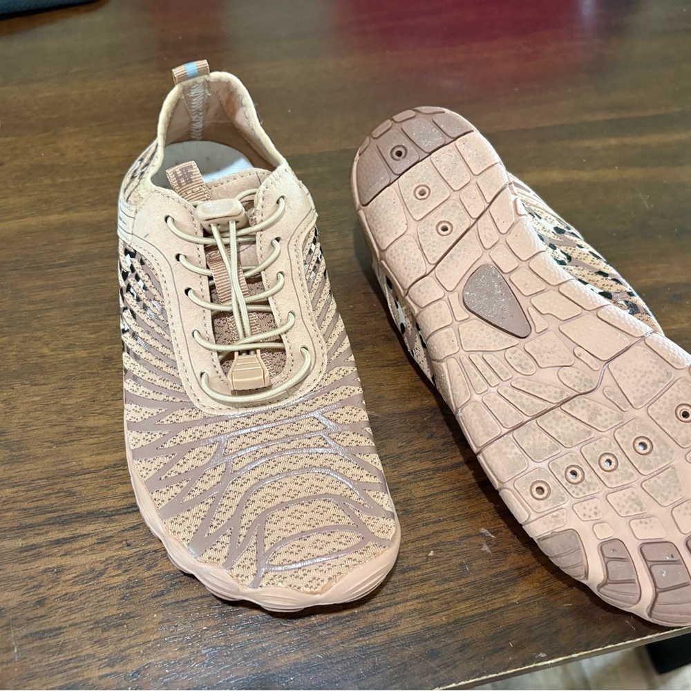Women’s Lightweight Knit Sneakers in Beige